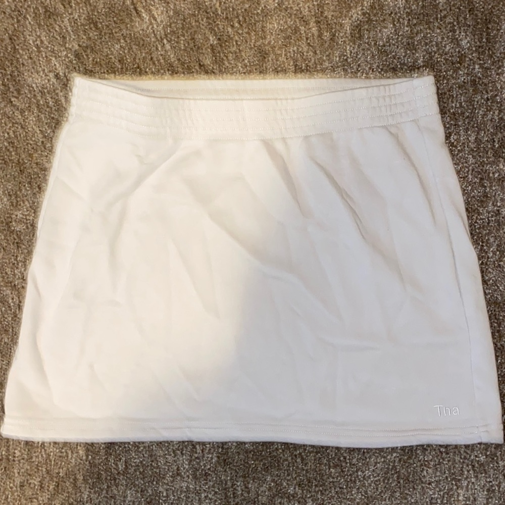 Aritzia - everyday light grey skirt, cloth material